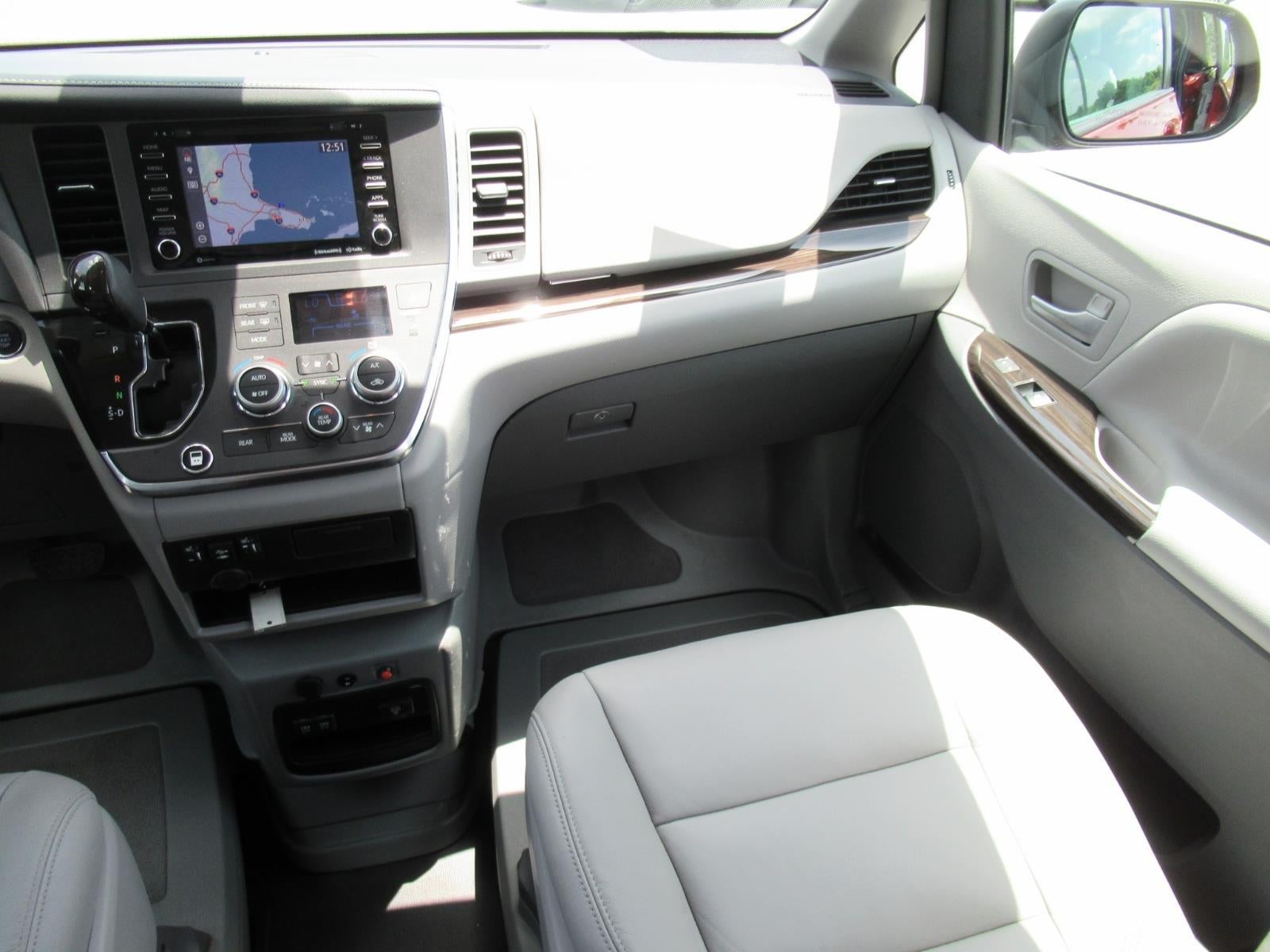 2019 Toyota Sienna XLE - Photo 18