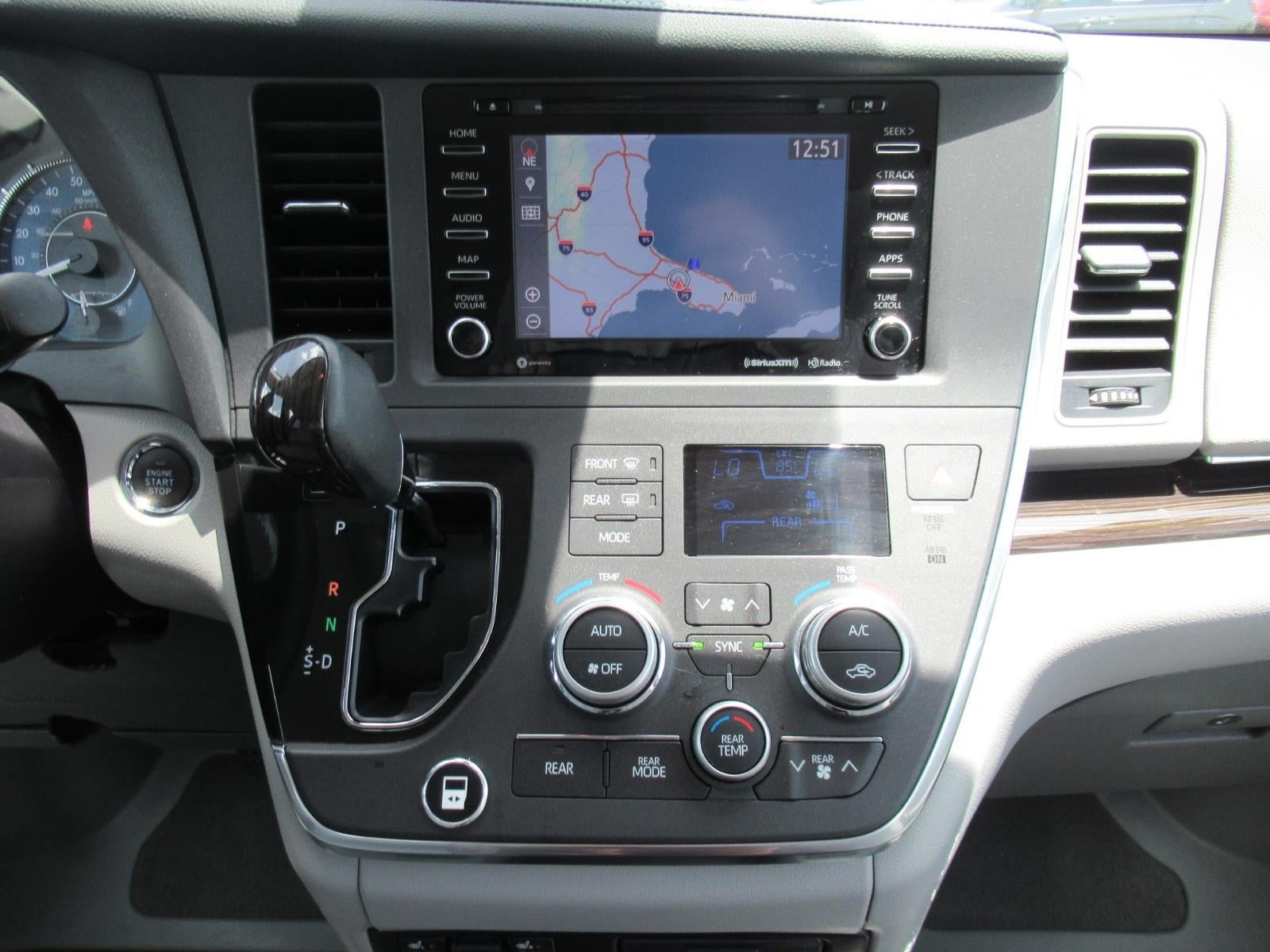 2019 Toyota Sienna XLE - Photo 19