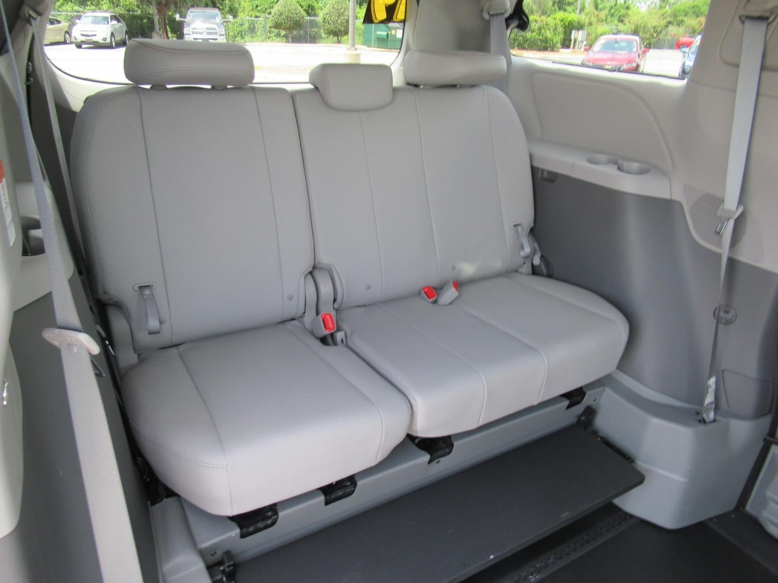 2019 Toyota Sienna XLE - Photo 21