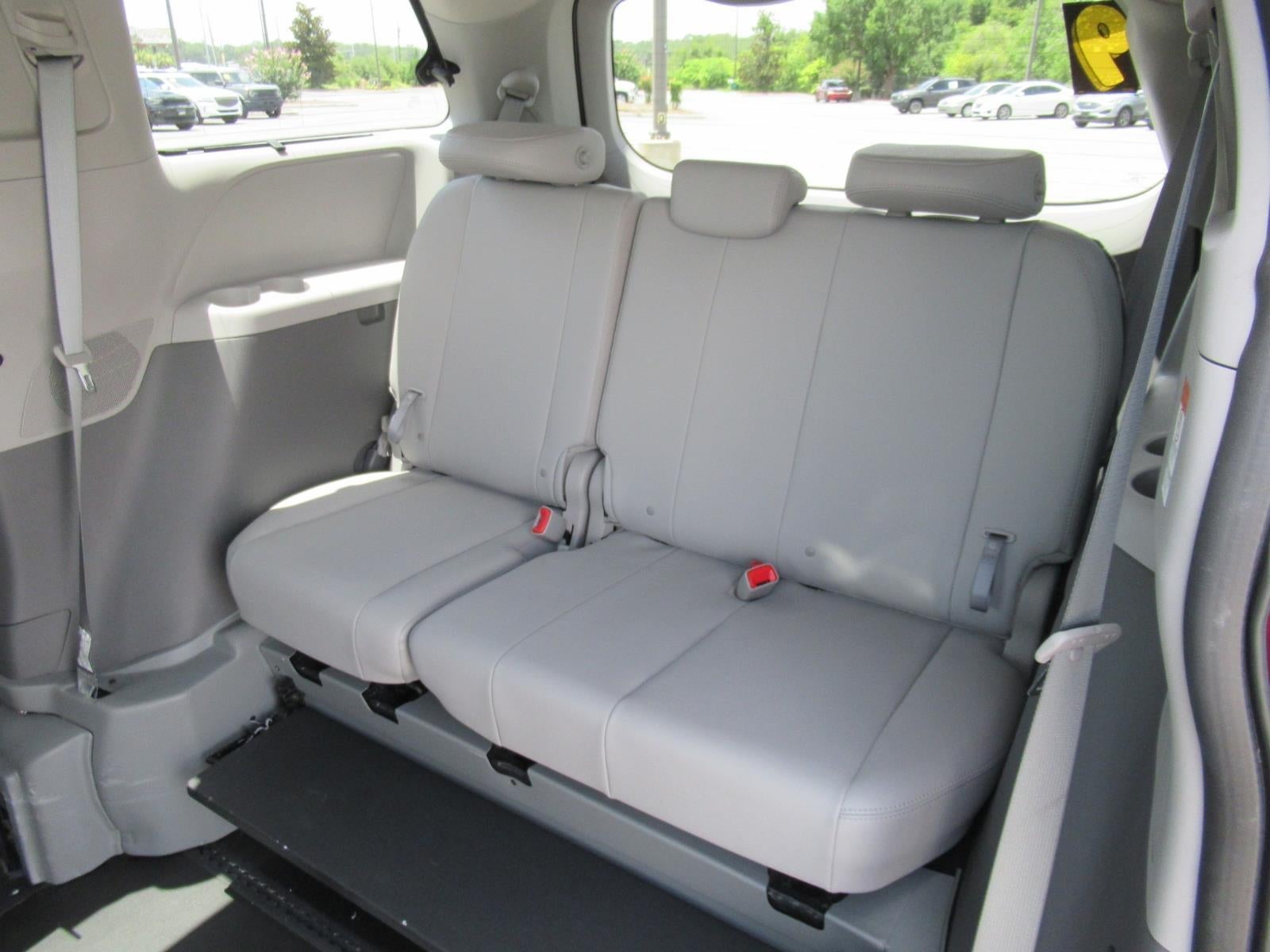 2019 Toyota Sienna XLE - Photo 28
