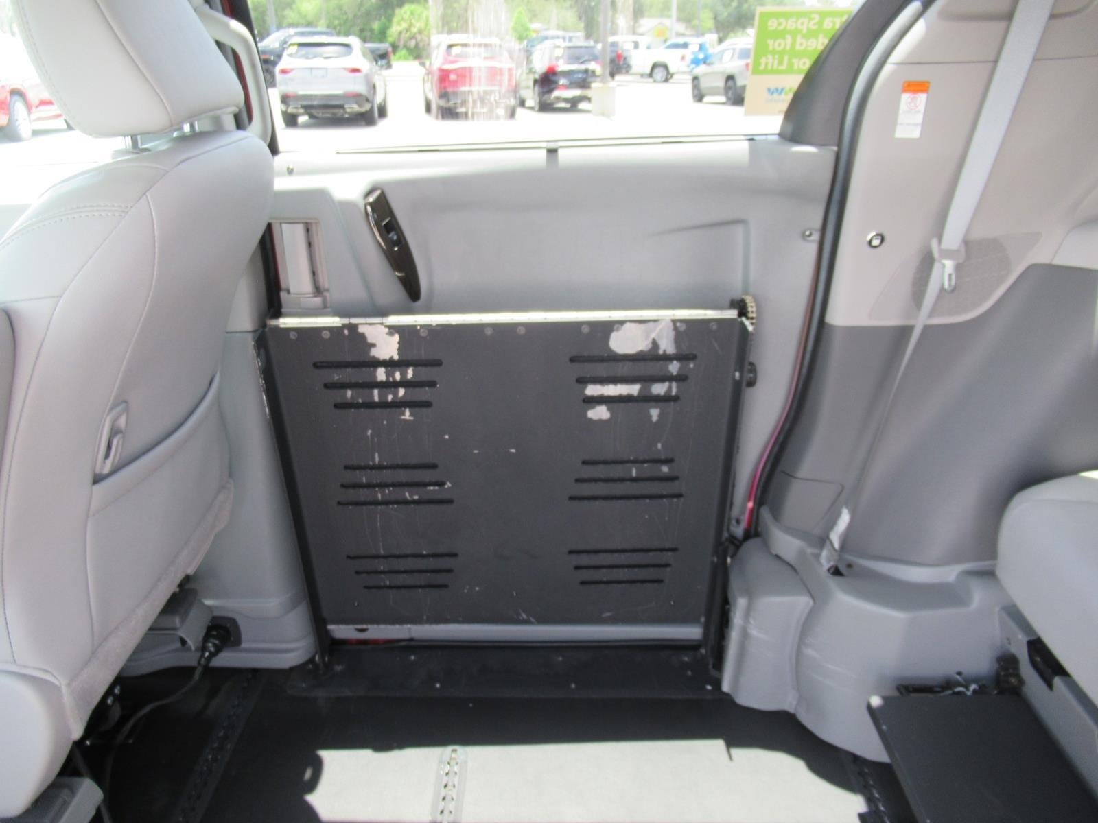 2019 Toyota Sienna XLE - Photo 29