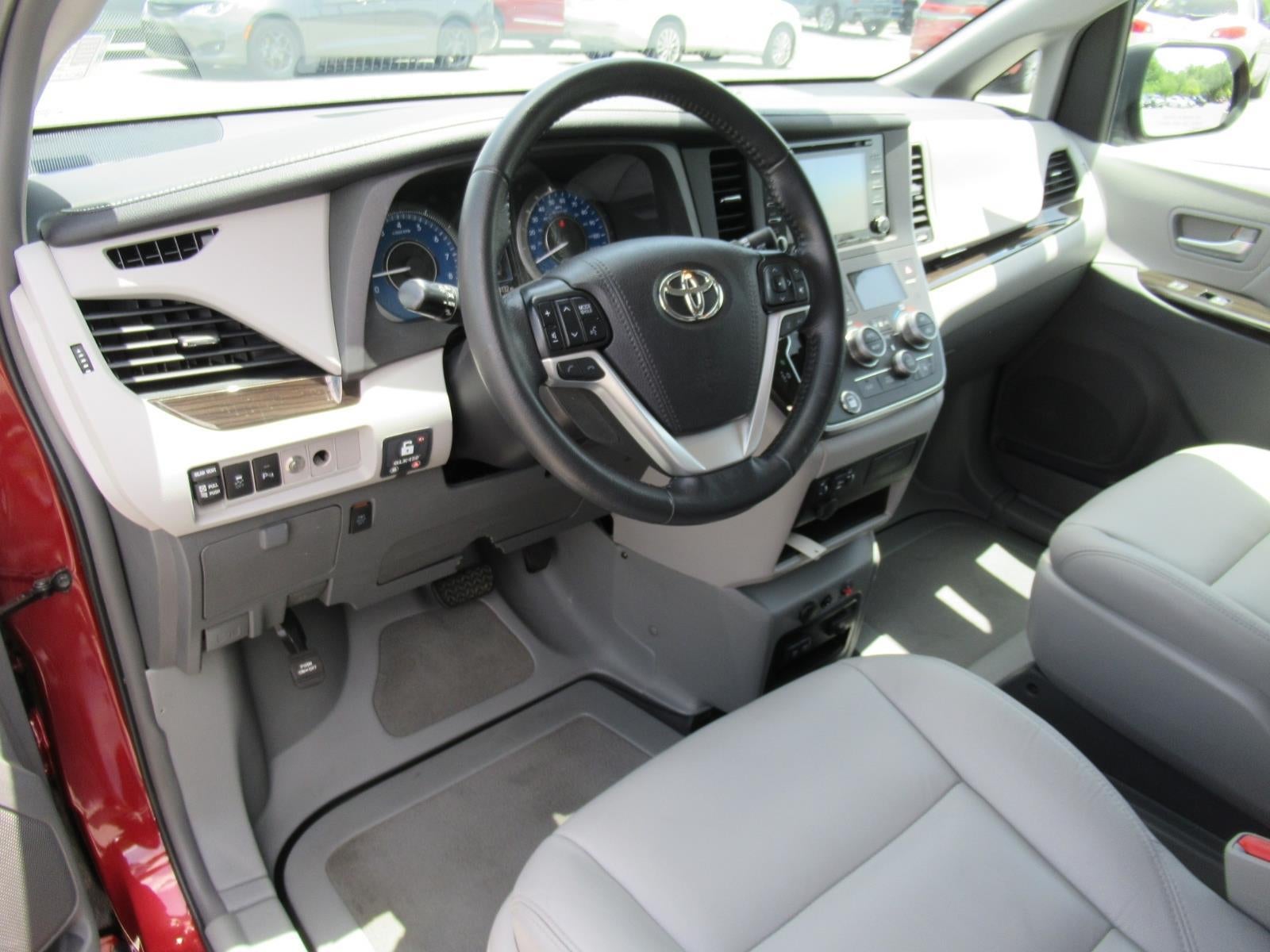 2019 Toyota Sienna XLE - Photo 31