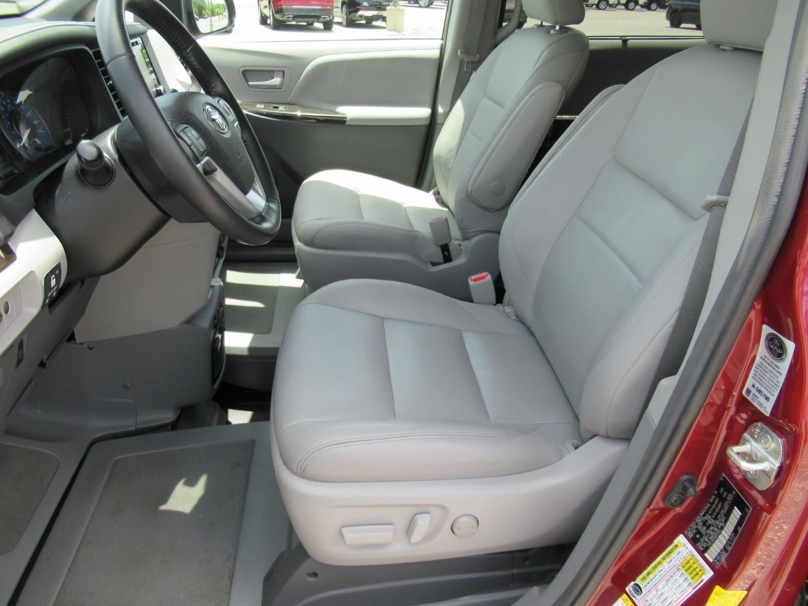 2019 Toyota Sienna XLE - Photo 32