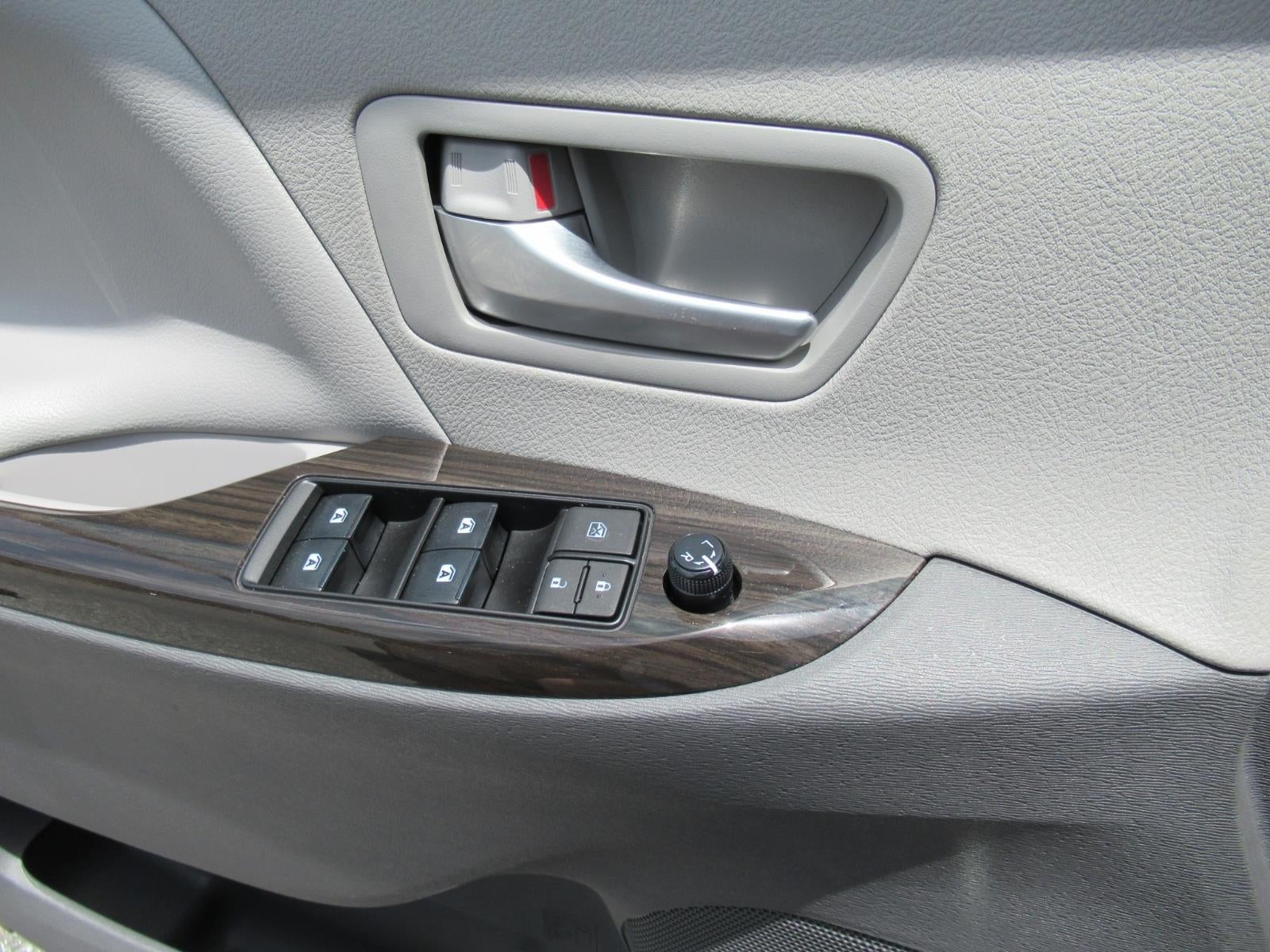 2019 Toyota Sienna XLE - Photo 35