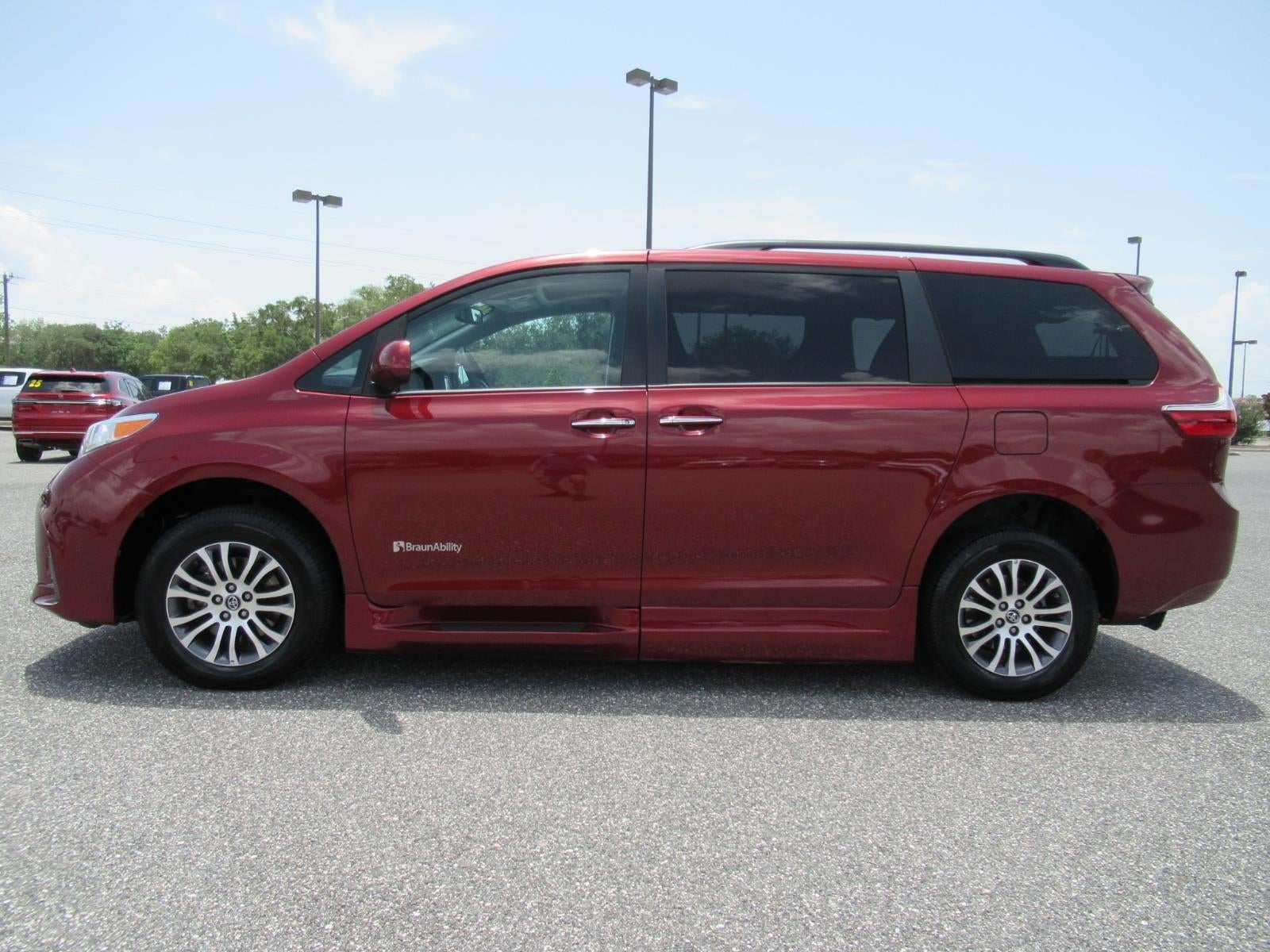 2019 Toyota Sienna XLE - Photo 7