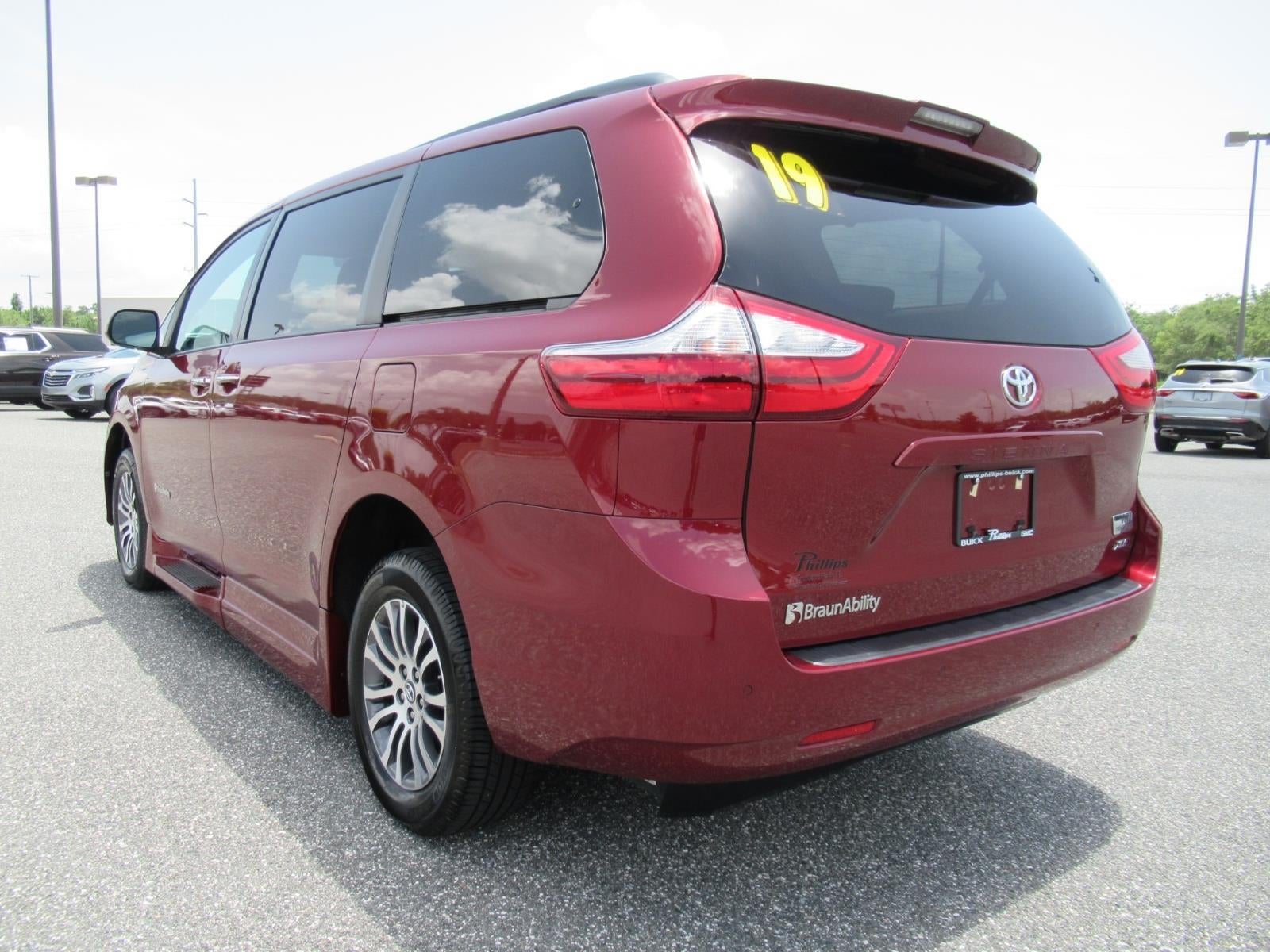 2019 Toyota Sienna XLE - Photo 8