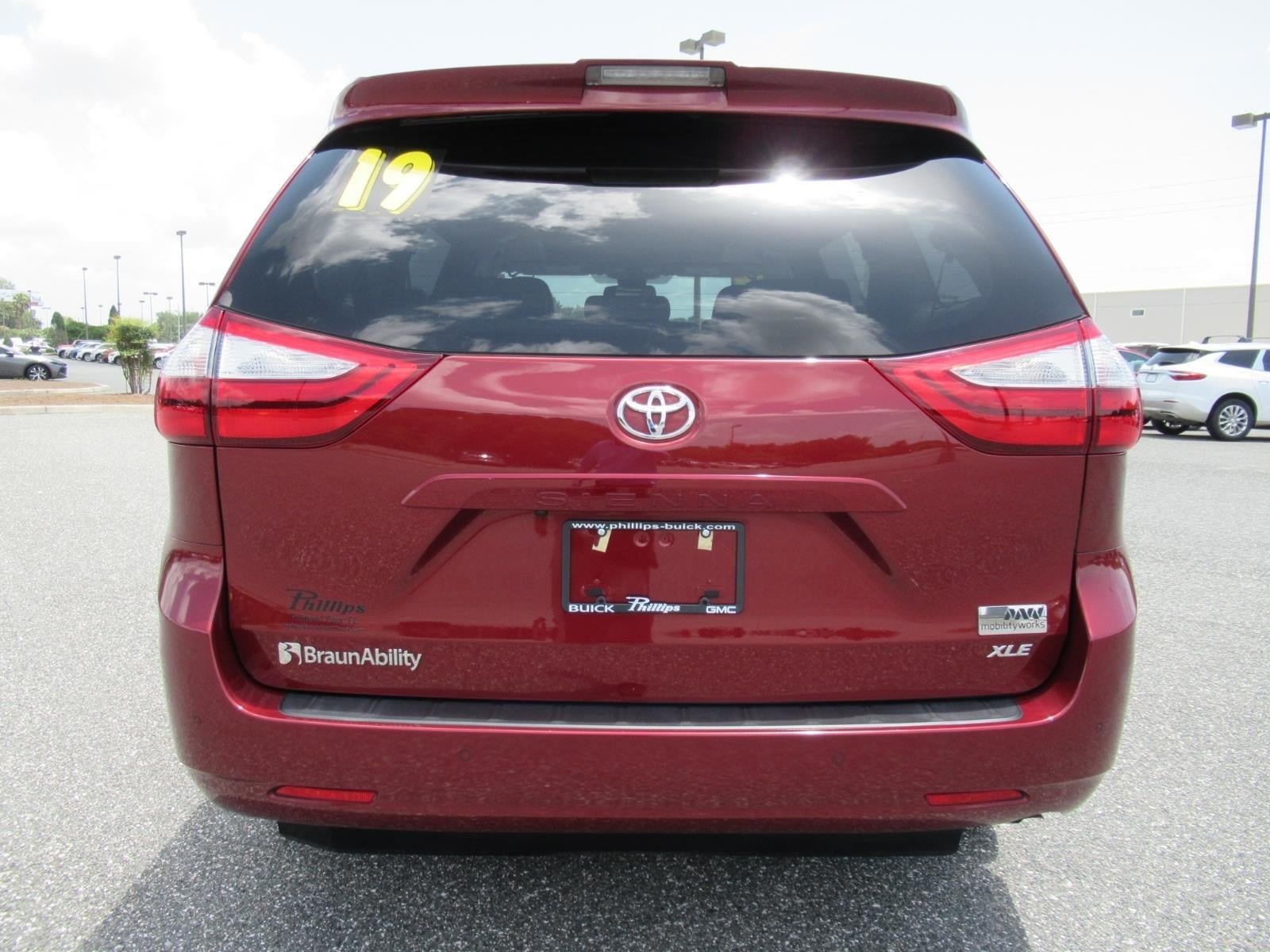 2019 Toyota Sienna XLE - Photo 9