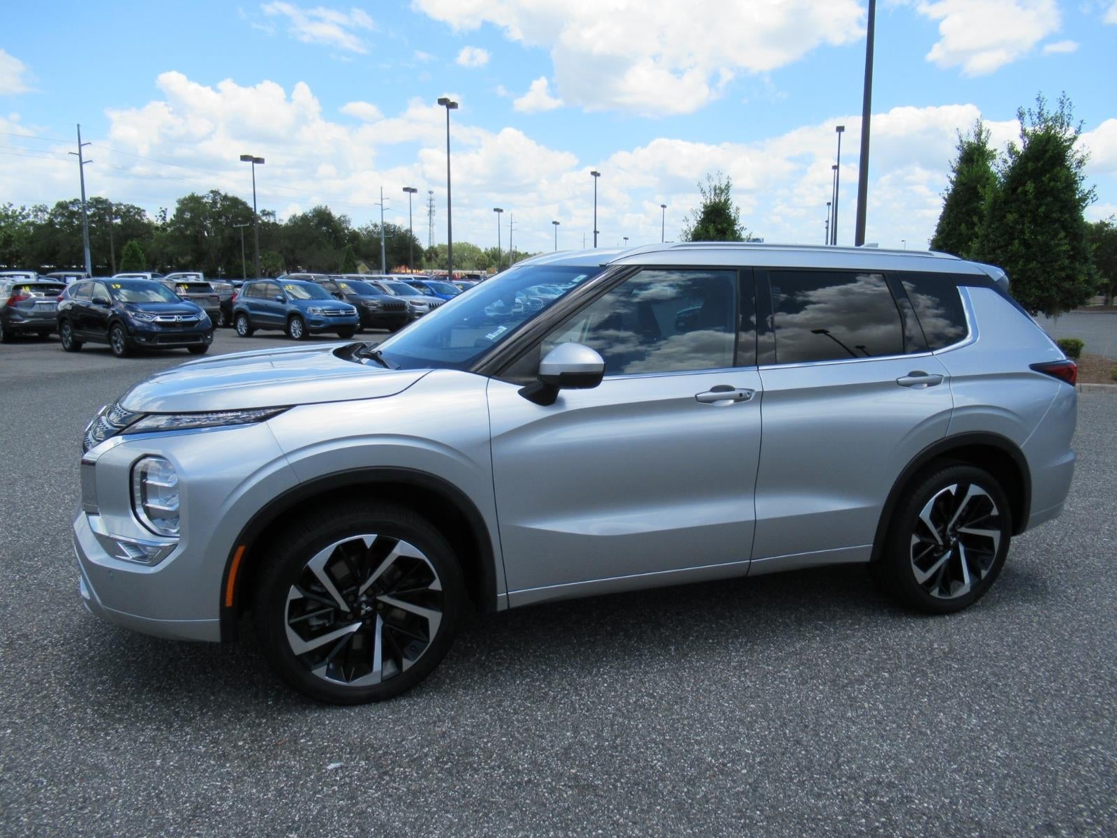 2023 Mitsubishi Outlander SEL