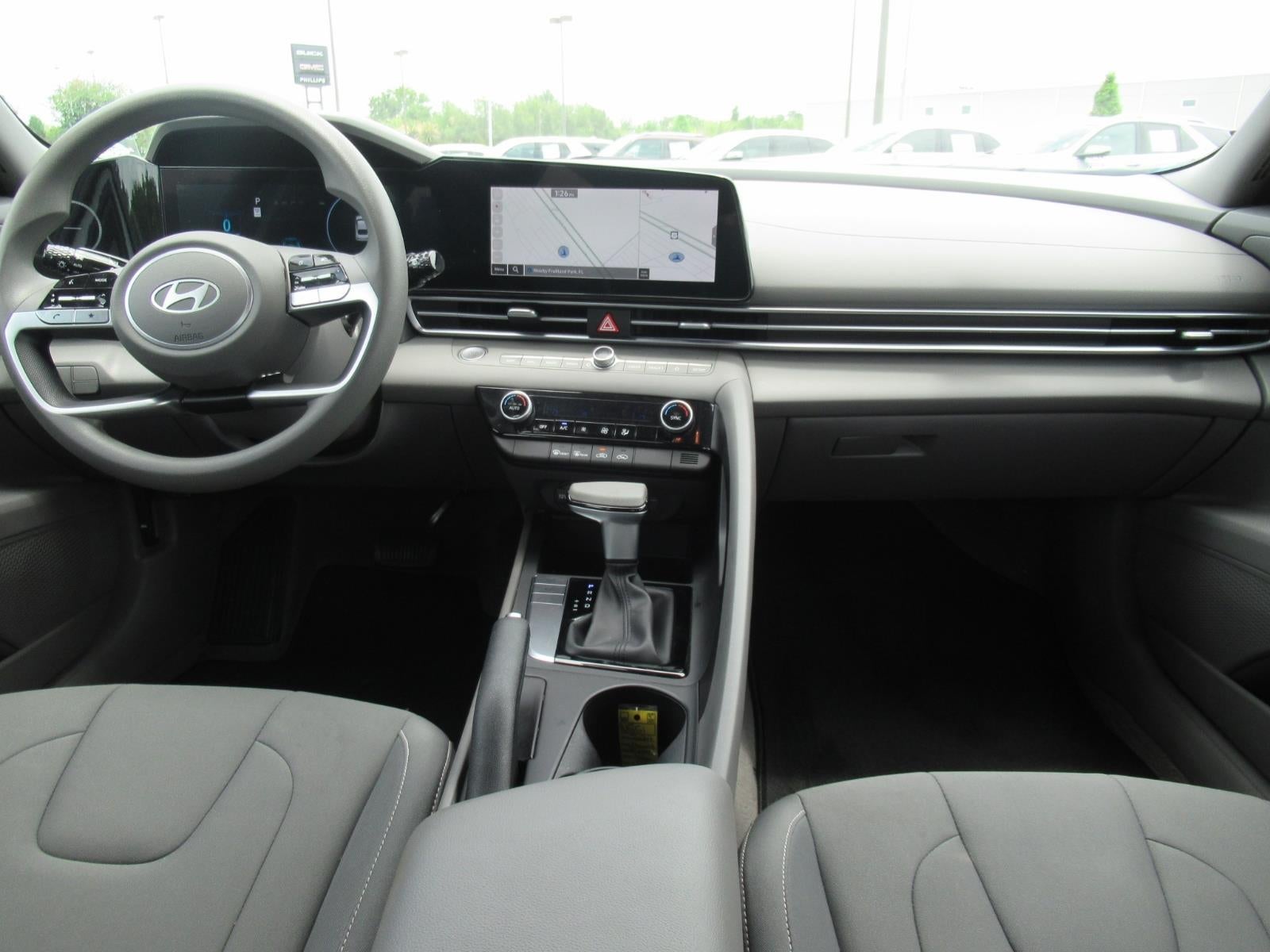 2024 Hyundai Elantra SEL - Photo 12