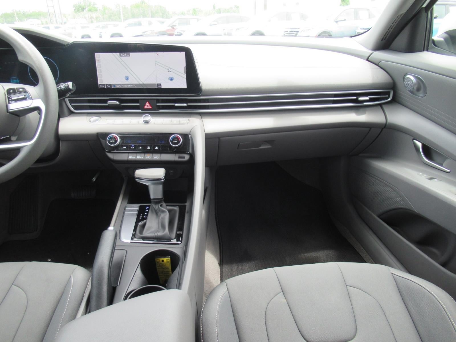 2024 Hyundai Elantra SEL - Photo 14