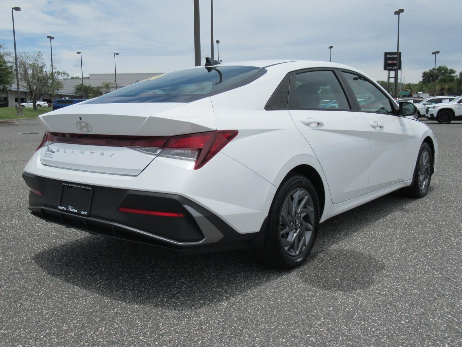 2024 Hyundai Elantra SEL - Photo 7