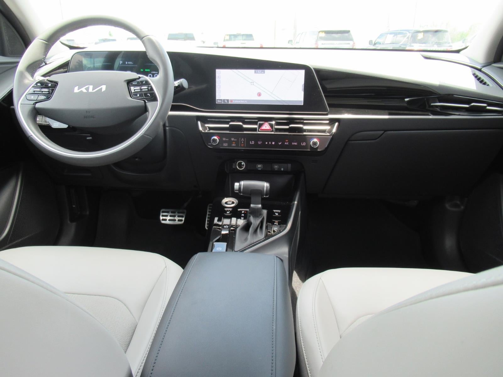 2025 Kia Niro EX Touring - Photo 13