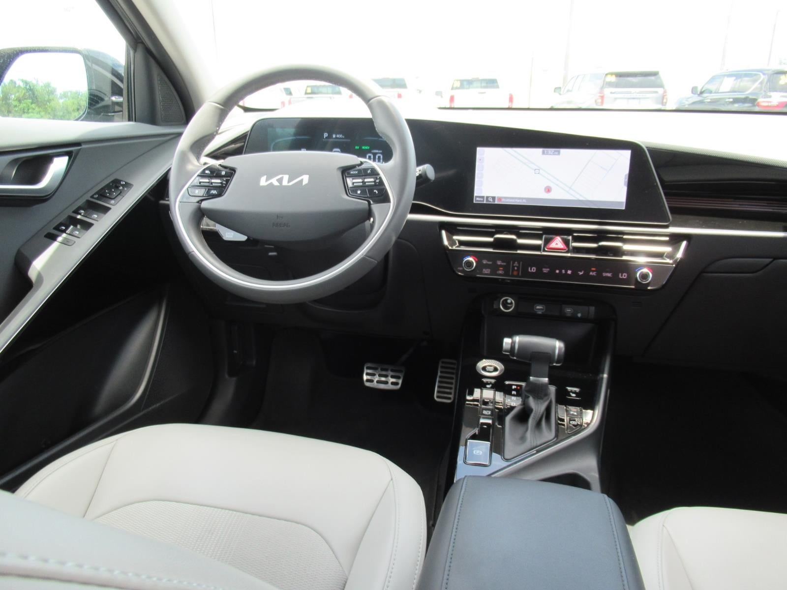 2025 Kia Niro EX Touring - Photo 14