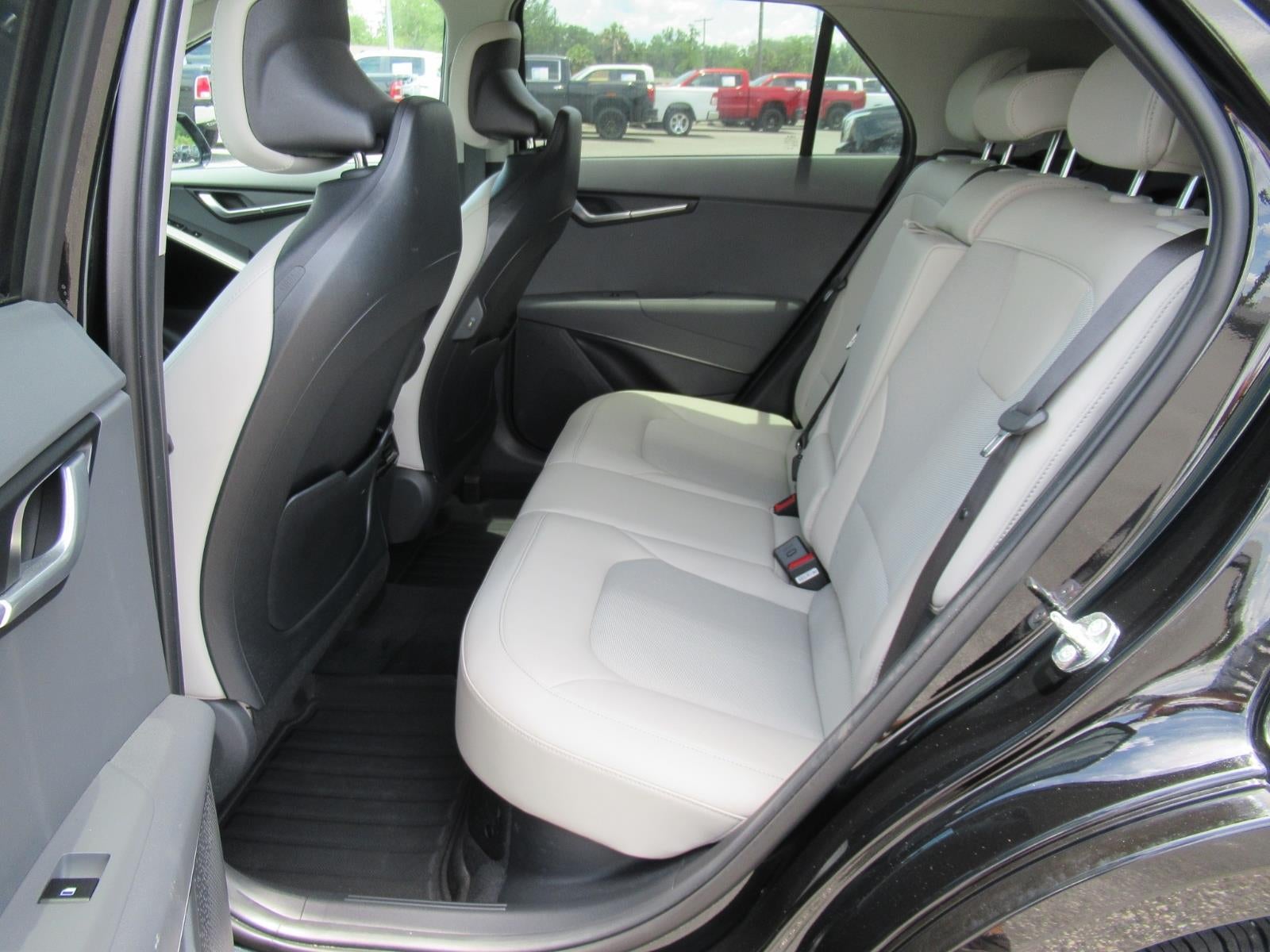 2025 Kia Niro EX Touring - Photo 18