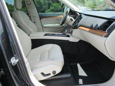 2021 Volvo XC90 Momentum
