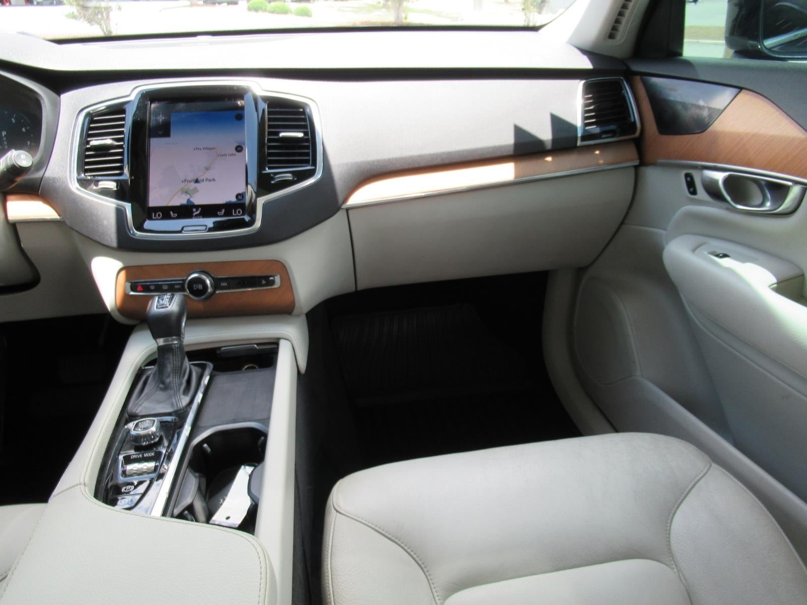2021 Volvo XC90 Momentum