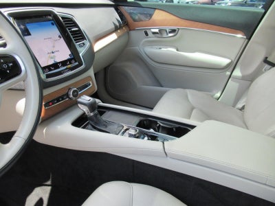 2021 Volvo XC90 Momentum