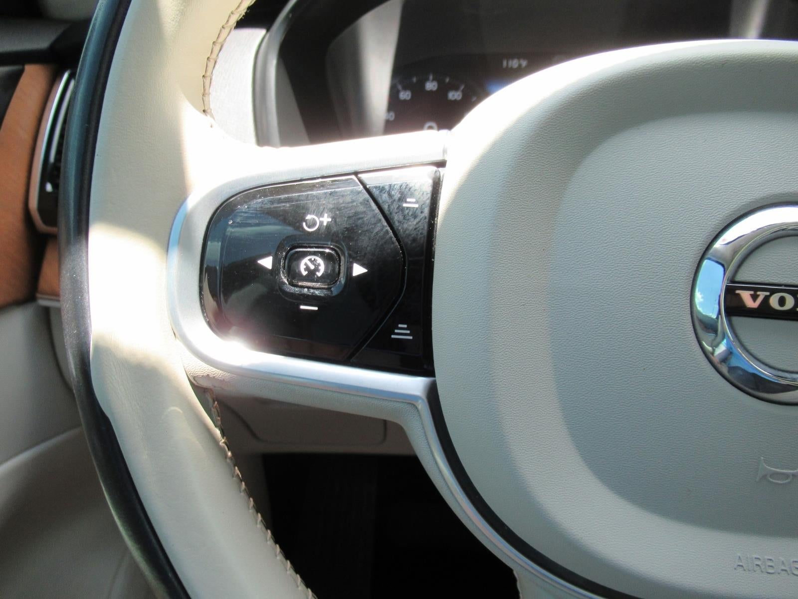 2021 Volvo XC90 Momentum