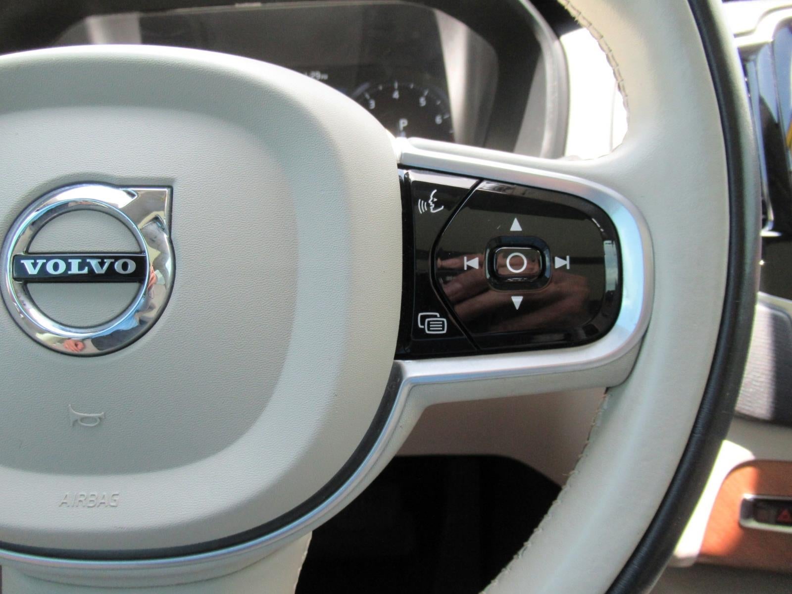 2021 Volvo XC90 Momentum