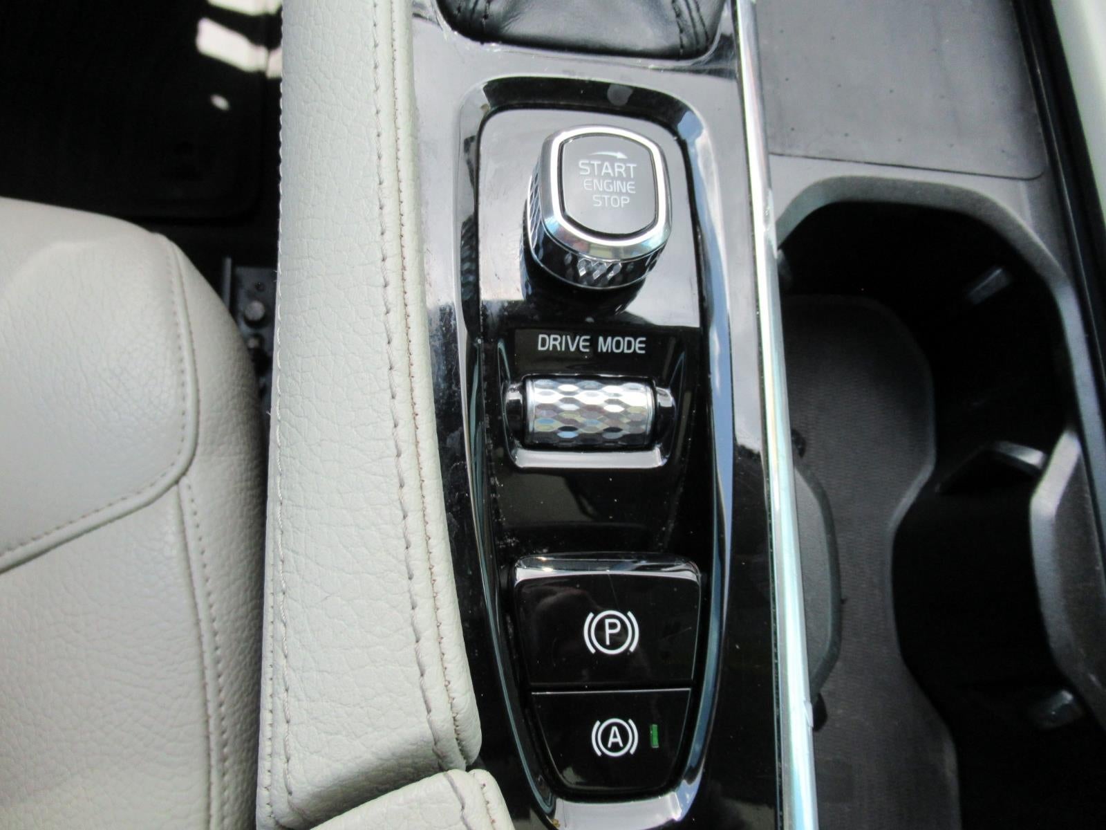 2021 Volvo XC90 Momentum