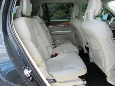 2021 Volvo XC90 Momentum