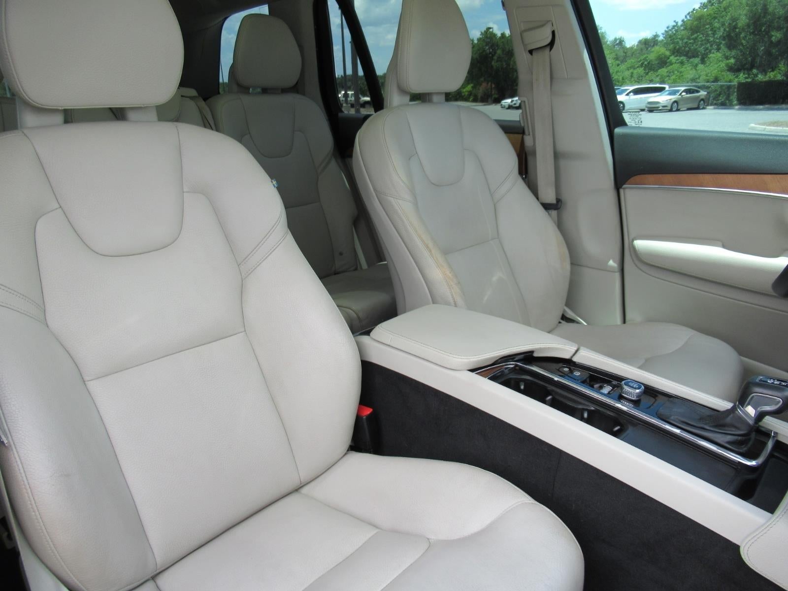 2021 Volvo XC90 Momentum